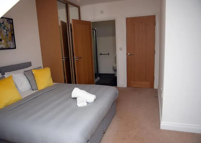 Spacious 3 Bed House In Bristol