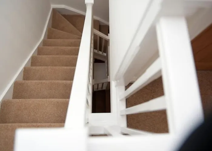 Spacious 3 Bed House In Bristol